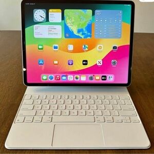 Apple iPad Pro with White Keyboard